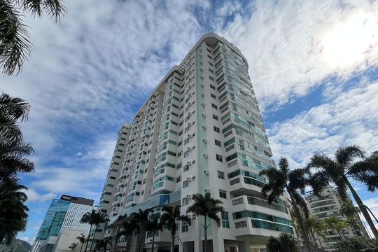 Fachada do bloco de apartamento à venda com 3 quartos, 106m² em Barra da Tijuca, Rio de Janeiro