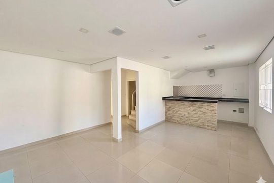 Casa para alugar com 4 quartos, 173m² em Jardim das Acacias, São Paulo