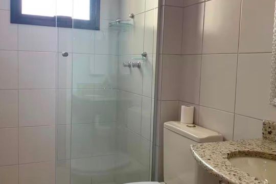 Banheiro de apartamento para alugar com 2 quartos, 72m² em Moinhos de Vento, Porto Alegre