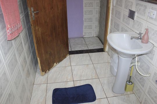 Banheiro 2 de casa à venda com 10 quartos, 250m² em Parque Continental Ii, Guarulhos