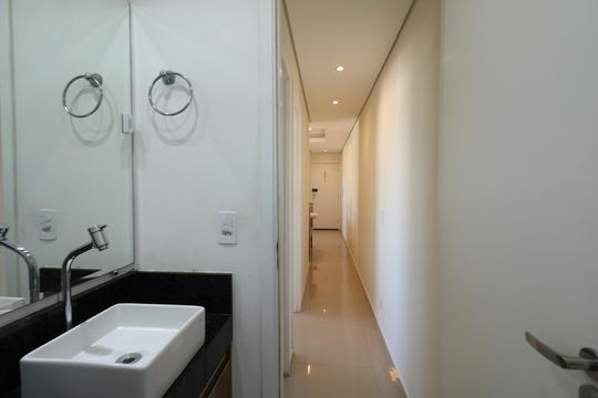 Banheiro de apartamento à venda com 2 quartos, 45m² em Campanário, Diadema