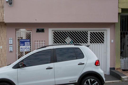 Fachada de casa para alugar com 2 quartos, 60m² em Taboão, Diadema