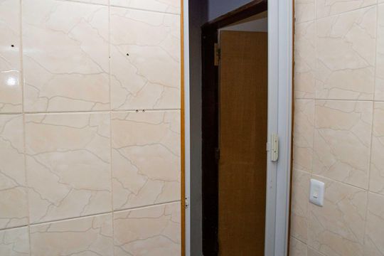 Banheiro de casa para alugar com 2 quartos, 60m² em Taboão, Diadema