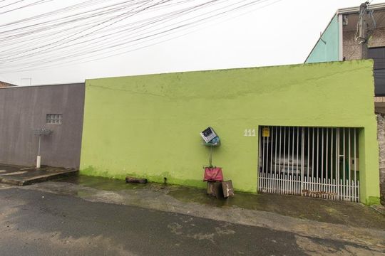 Fachada de casa à venda com 3 quartos, 280m² em Uberaba, Curitiba