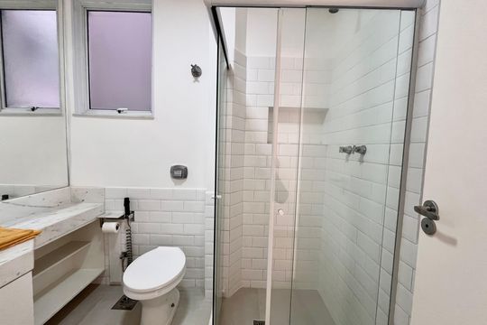 Banheiro da Suíte  de apartamento à venda com 3 quartos, 120m² em Copacabana, Rio de Janeiro