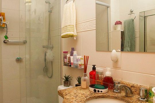 Banheiro de apartamento à venda com 1 quarto, 90m² em Menino Deus, Porto Alegre