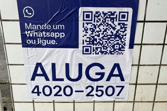 Placa instalada de apartamento para alugar com 3 quartos, 62m² em Aparecida, Santos
