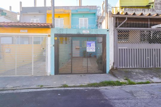 Fachada de casa à venda com 3 quartos, 150m² em Cidade Antônio Estêvão de Carvalho, São Paulo