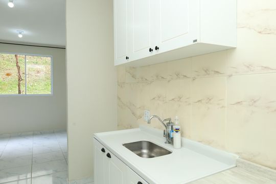 Cozinha de apartamento para alugar com 2 quartos, 39m² em Itaim Paulista, São Paulo