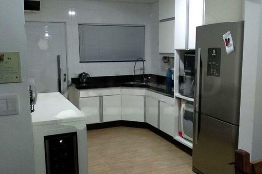 Casa à venda com 4 quartos, 203m² em Jardim Santa Helena, São Paulo