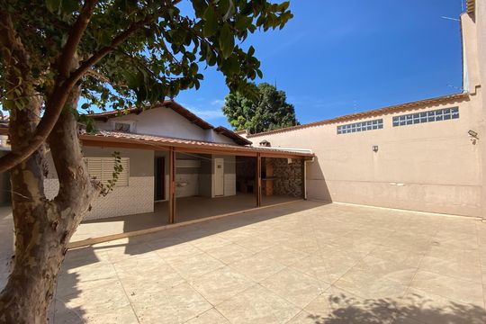Casa à venda com 3 quartos, 236m² em Paquetá, Belo Horizonte