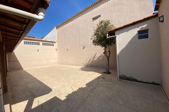 Casa à venda com 3 quartos, 236m² em Paquetá, Belo Horizonte