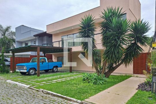 Fachada de casa à venda com 3 quartos, 220m² em Badu, Niterói