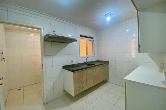 Foto 04 de apartamento à venda com 3 quartos, 85m² em Jardim Tupanci, Barueri