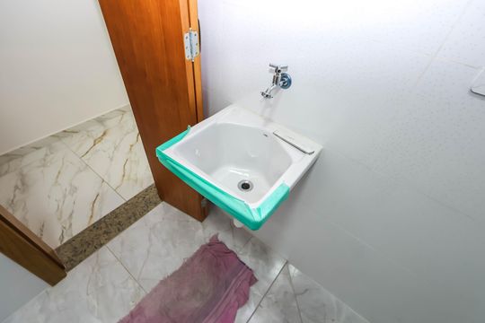 Banheiro de kitnet/studio para alugar com 1 quarto, 35m² em Liberdade, São Paulo
