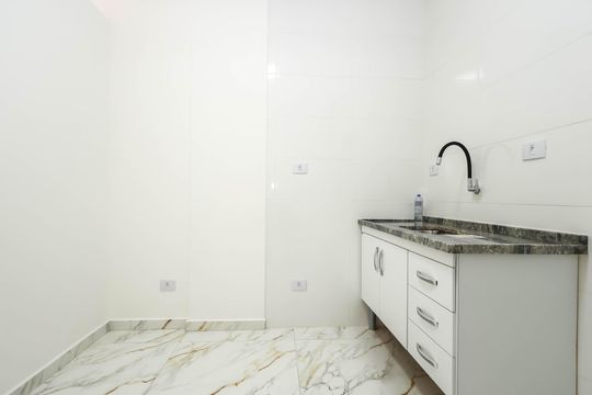 Cozinha de kitnet/studio para alugar com 1 quarto, 35m² em Liberdade, São Paulo