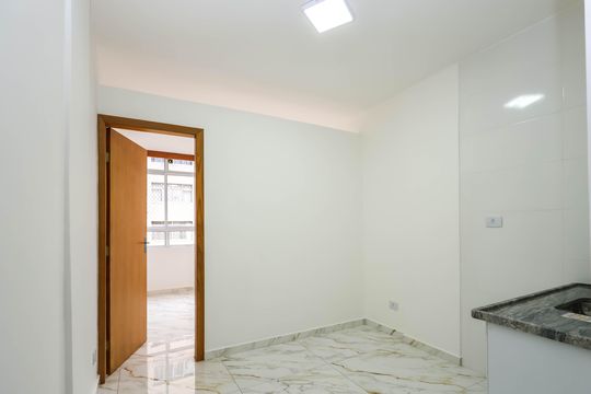 Cozinha de kitnet/studio para alugar com 1 quarto, 35m² em Liberdade, São Paulo