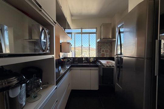 Cozinha de apartamento à venda com 2 quartos, 60m² em Buritis, Belo Horizonte