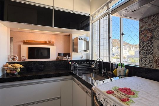 Cozinha de apartamento à venda com 2 quartos, 60m² em Buritis, Belo Horizonte