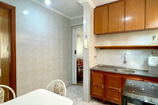 Cozinha de apartamento à venda com 2 quartos, 50m² em Alto de Pinheiros, São Paulo