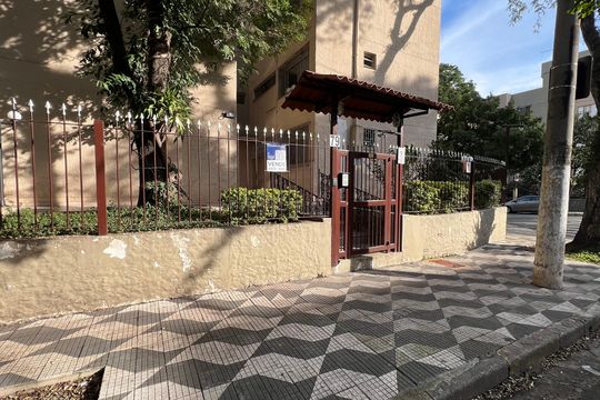 Fachada de apartamento à venda com 2 quartos, 50m² em Alto de Pinheiros, São Paulo