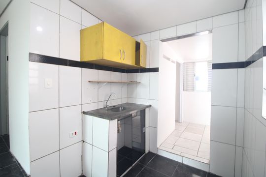 Cozinha de casa para alugar com 2 quartos, 68m² em Sítio Cocaia, São Paulo