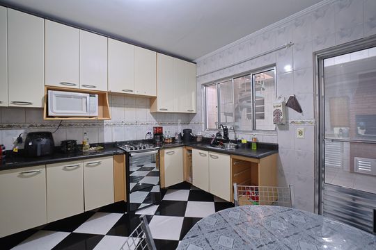 Cozinha de casa de condomínio à venda com 2 quartos, 100m² em Vila Paulistania, São Paulo