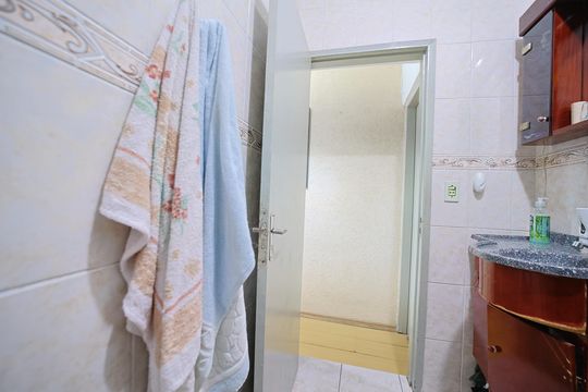 Banheiro Social de casa de condomínio à venda com 2 quartos, 100m² em Vila Paulistania, São Paulo