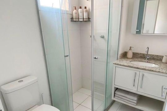 Banheiro social de apartamento à venda com 3 quartos, 81m² em Alto do Pari, São Paulo