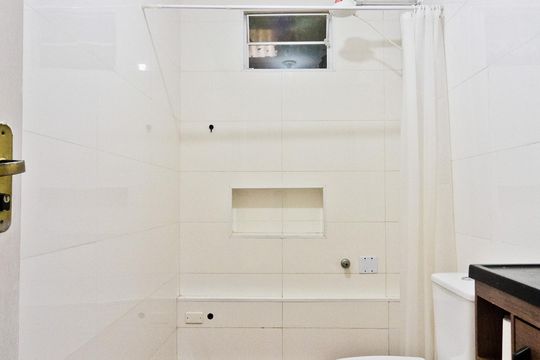 Banheiro de casa de condomínio para alugar com 2 quartos, 150m² em Santana, São Paulo