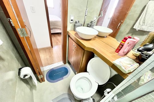 Banheiro de apartamento à venda com 2 quartos, 55m² em Vila Amélia, São Paulo