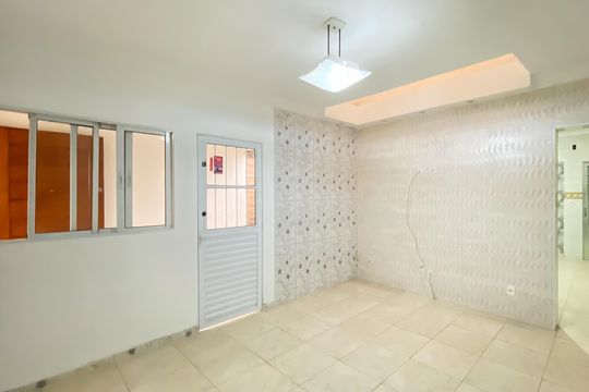 Casa para alugar com 1 quarto, 60m² em Jardim Keralux, São Paulo