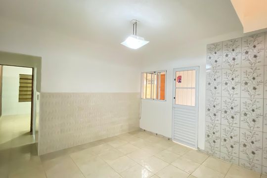Sala  de casa para alugar com 1 quarto, 60m² em Jardim Keralux, São Paulo