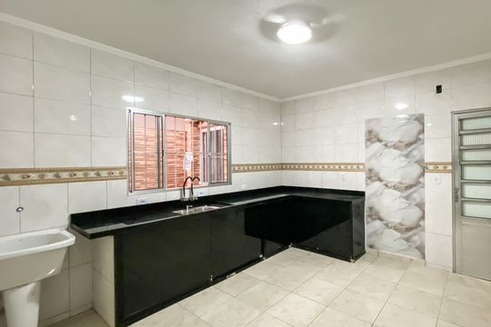 Cozinha de casa para alugar com 1 quarto, 60m² em Jardim Keralux, São Paulo