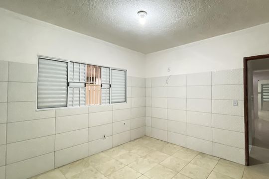 Quarto de casa para alugar com 1 quarto, 60m² em Jardim Keralux, São Paulo
