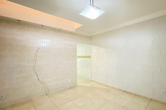 Sala de casa para alugar com 1 quarto, 60m² em Jardim Keralux, São Paulo