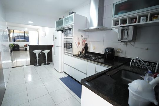 Casa à venda com 3 quartos, 210m² em Jardim Atlântico, Goiânia