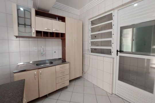 Cozinha de apartamento para alugar com 2 quartos, 61m² em Jardim Atlântico, Florianópolis