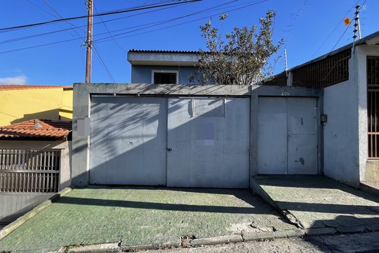 Fachada  de casa para alugar com 7 quartos, 400m² em Burgo Paulista, São Paulo
