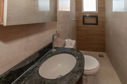 Banheiro  de casa à venda com 3 quartos, 120m² em Vila Santana, Sumaré