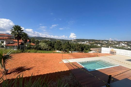 Vista  de casa de condomínio à venda com 3 quartos, 230m² em Casa Branca, Brumadinho