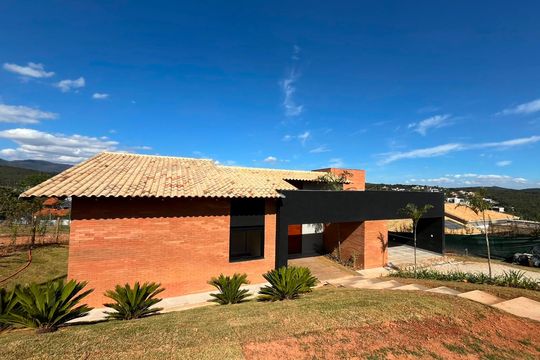 Área externa de casa de condomínio à venda com 3 quartos, 230m² em Casa Branca, Brumadinho
