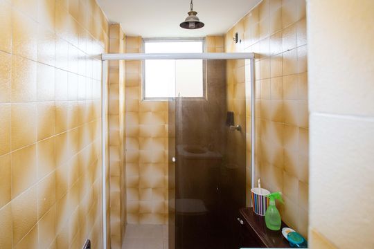 Banheiro de apartamento à venda com 2 quartos, 60m² em Jardim Maria Leonor, Diadema