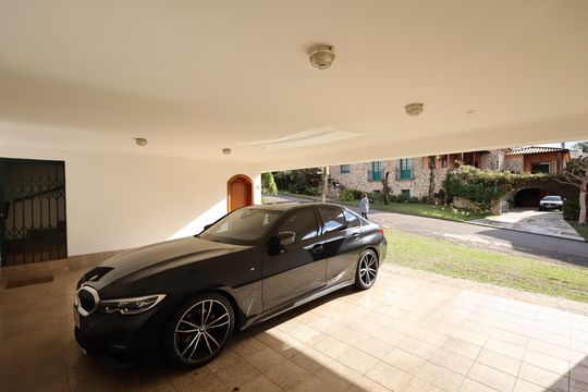 garagem de casa de condomínio para alugar com 4 quartos, 853m² em Jardim Petropolis, São Paulo