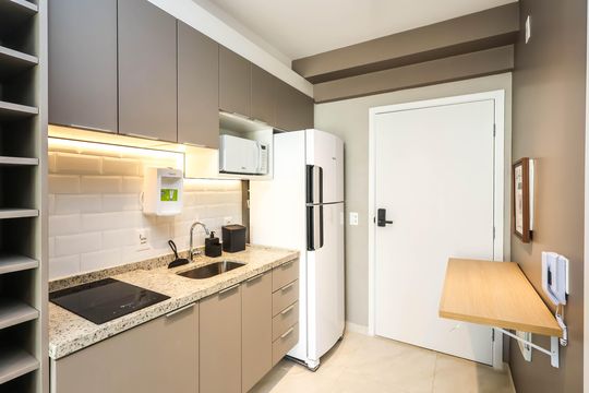 Cozinha de kitnet/studio para alugar com 1 quarto, 24m² em Paraíso, São Paulo