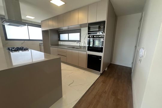 Cozinha de apartamento para alugar com 4 quartos, 245m² em Alphaville Conde Ii, Barueri