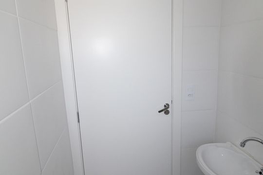 Banheiro de apartamento para alugar com 2 quartos, 44m² em Jardim Topazio, São José dos Campos