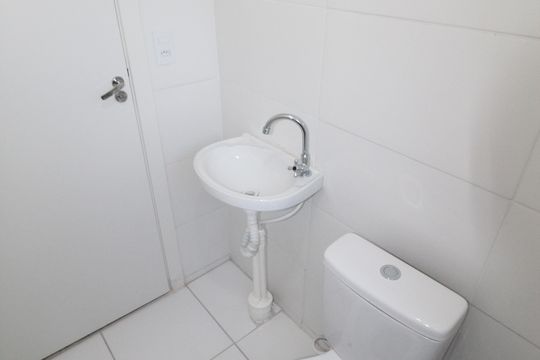 Banheiro de apartamento para alugar com 2 quartos, 44m² em Jardim Topazio, São José dos Campos