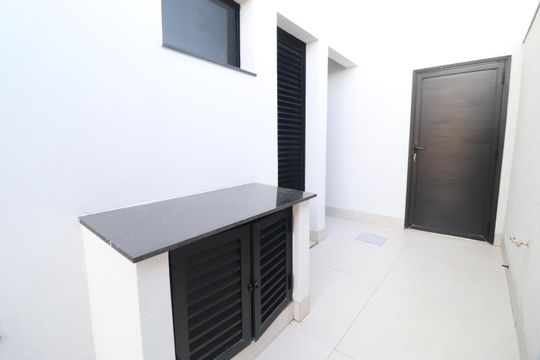Área de Serviço de casa de condomínio para alugar com 4 quartos, 400m² em Jardim das Palmeiras, Uberlândia