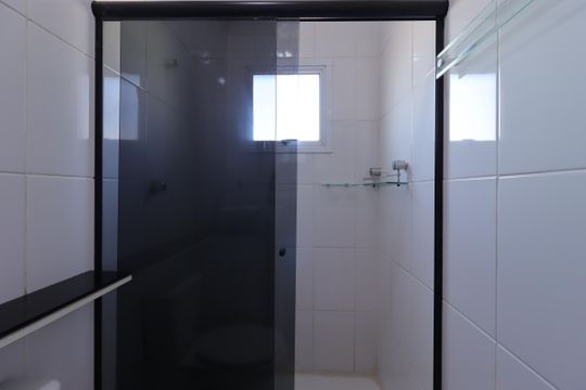 Banheiro da suíte de apartamento à venda com 2 quartos, 108m² em Vila Guaraciaba, Santo André